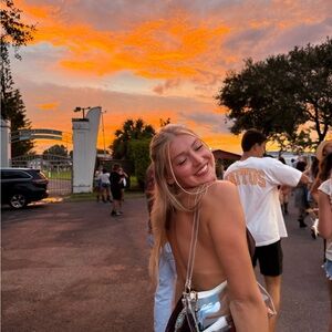 Meet your Posher, Ellyot